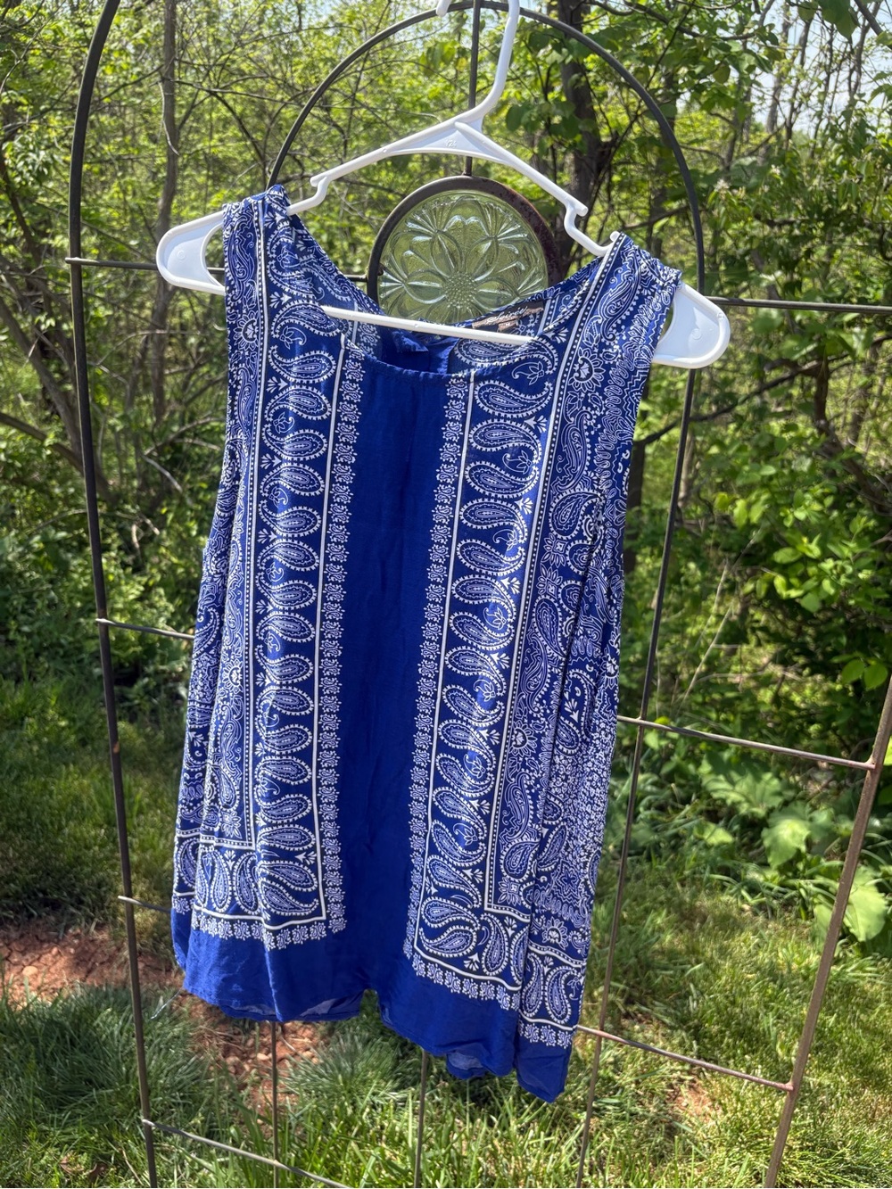 Soiree Blue Paisley Print Sleeveless Women Medium Blouse Handkerchief Sleeveless - Picture 4 of 15